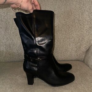 Sleek Black Heeled Boots for Women
